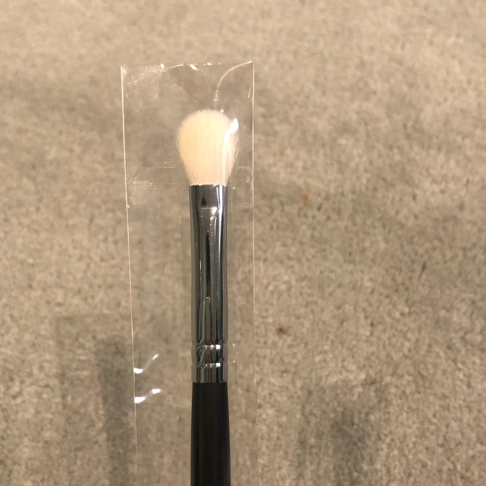 SOLD! MORPHE M433 Pro Firm Blending Brush BRAND